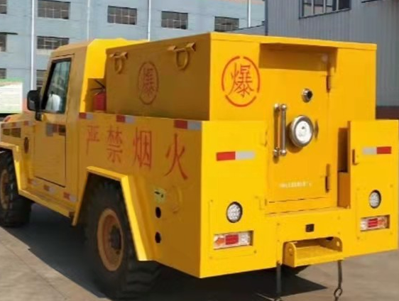 卢龙凯龙爆破器材运输车：保障爆破任务的安全运行