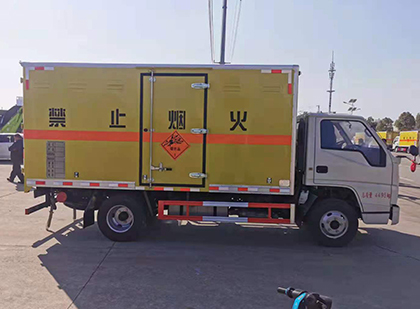 卢龙爆破器材运输车技术升级与安全合规新趋势